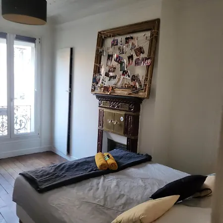 61 M2 Bas Montmartre * Parijs