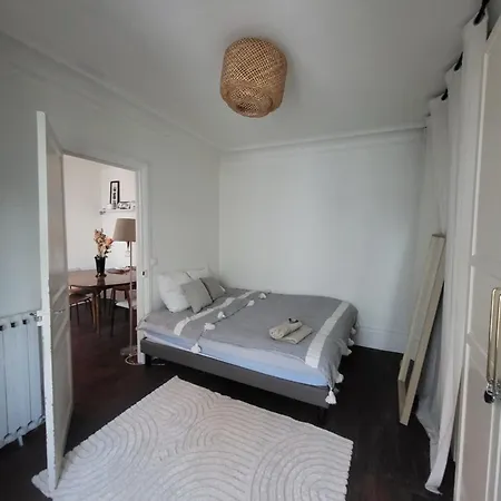61 M2 Bas Montmartre Appartement Parijs